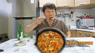 시원 칼칼한 김치만두전골에 소주 한잔. 40대 아재의 하루.