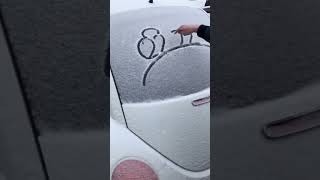 Omg,Drawing On The Rear Windshield Of The Car