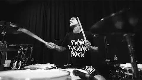 Blink 182 - Generational Divide ( Travis drum session )
