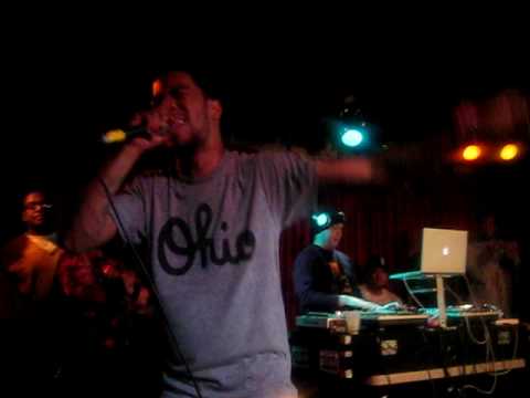 Kid Cudi Performs 'Maui Wowie' Live