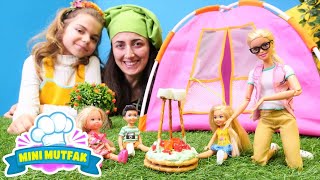 Barbie Chelsea ve Steffie için ateşte marshmallow hazırlıyoruz! Mini Mutfak Sevcan ile