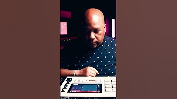 Beat making on the Akai MPC Live II Retro Edition #boombapbeats #beatmaker #mpclive2retro