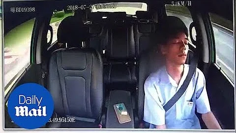Dashcam footage shows driver asleep at wheel in China - DayDayNews