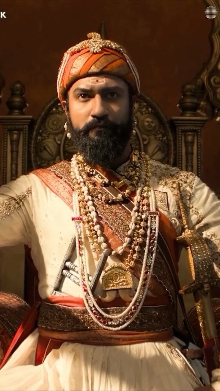 The king rightfully claiming his throne? #aayaretoofan trending on YouTube! #toofan #chhaava