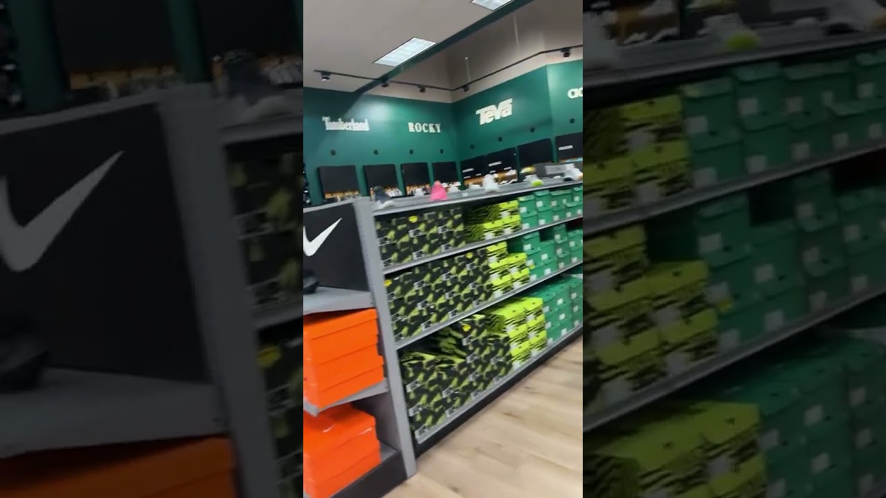 Now if ur someone that love to wear sports wear Dicks is the place to go💕💕