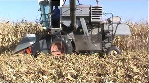 Gleaner K in 200 Bushel Corn