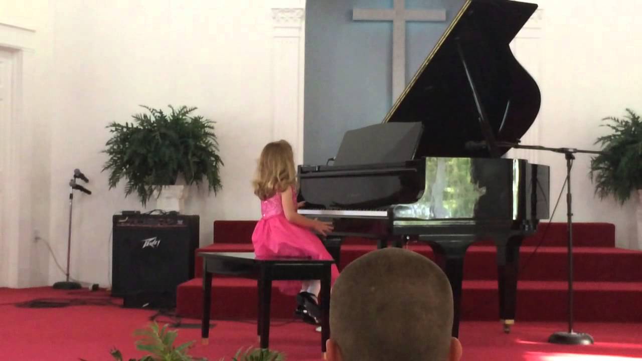 Grace Ruckle Singer Grace's First Recital - YouTube