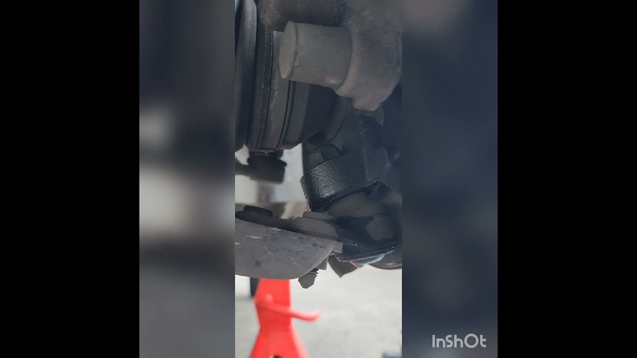 2010 VW Polo lower control arm replacement.