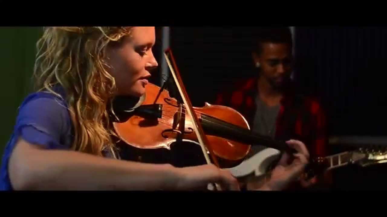 Bill WIthers - Ain't No Sunshine [Cover by Lettice Rowbotham]