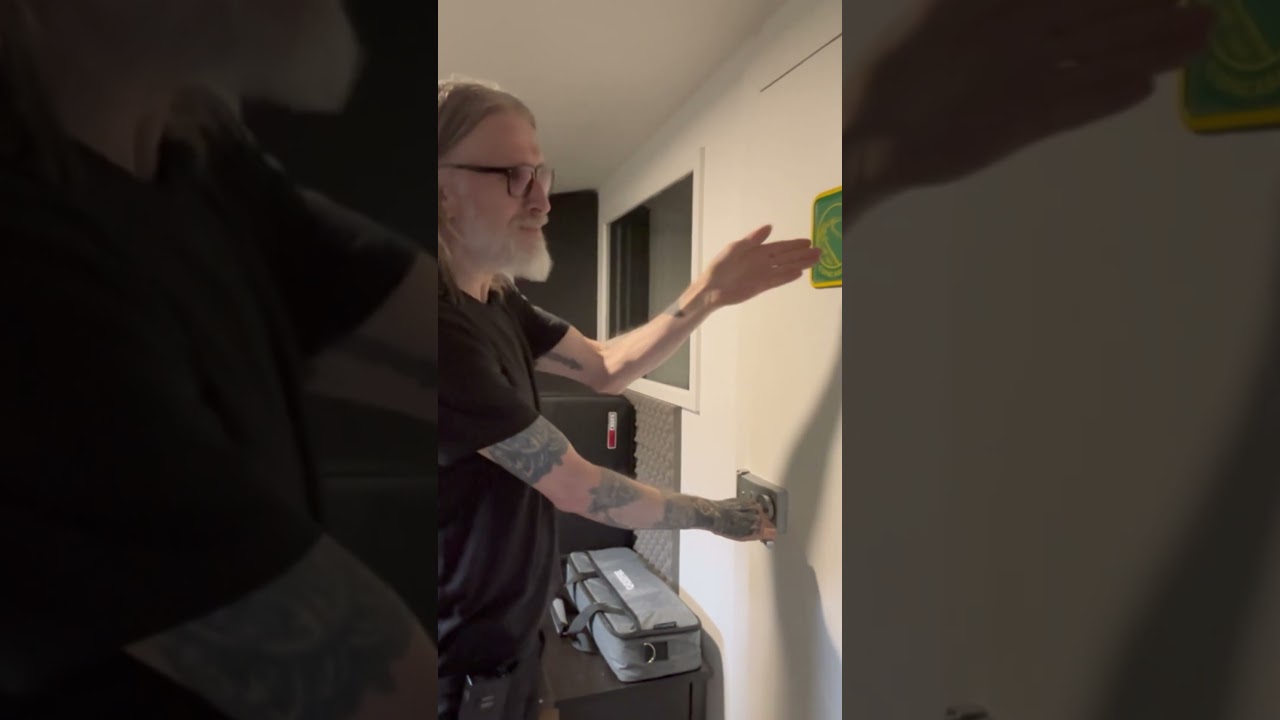 Join Greg for a behind-the-scenes look at his home studio.