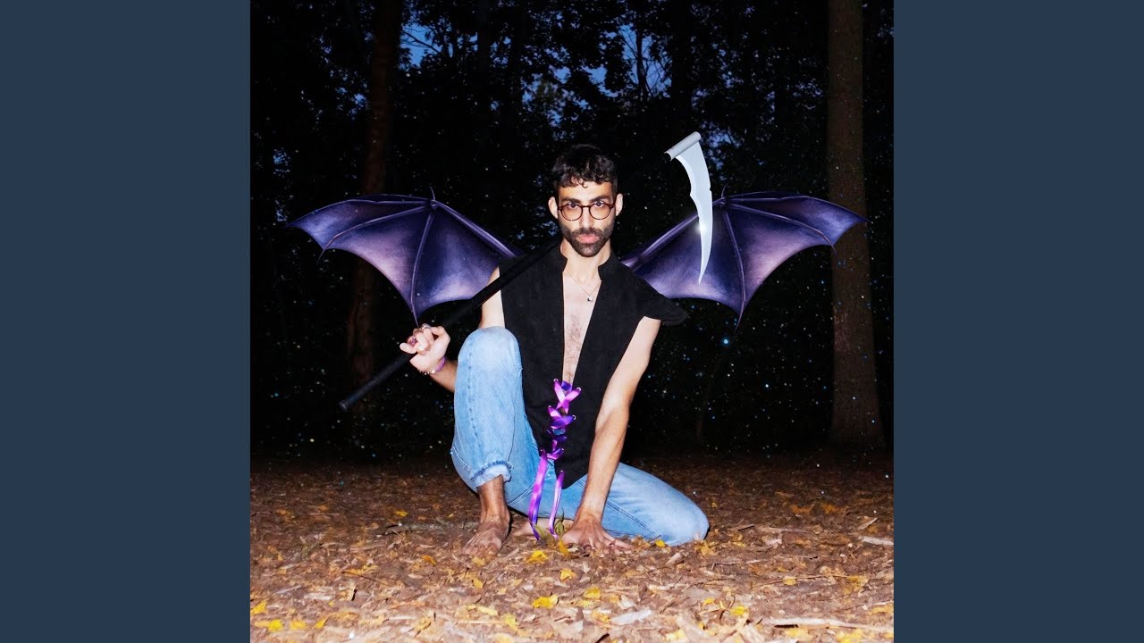 在 YouTube 上观看 Center of the Earth 在 YouTube 上观看 Center of the Earth