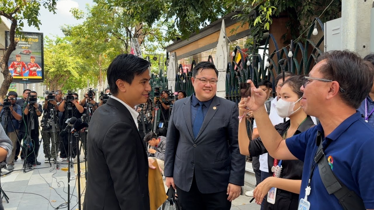  “ไอติม พริษฐ์” พบ ตร.กองปราบ หลังถูก กกต. แจ้งความ ยืนยันพร้อมให้ความร่วมมือ