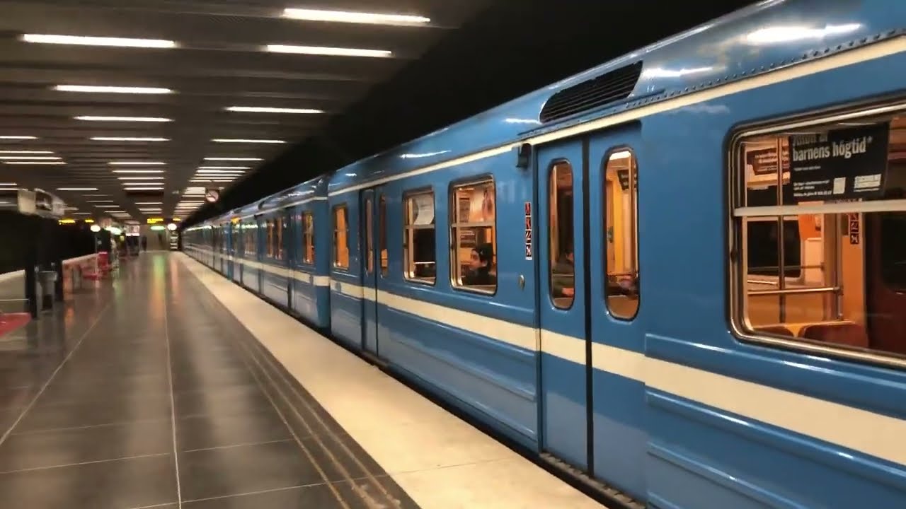 En till C6 Tunnelbana ankommer till 🔴 Alby. Filmat med @Mr.C10-