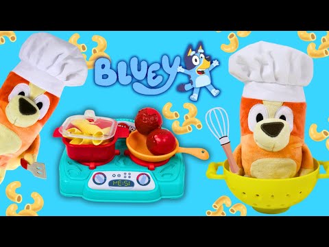 Видео: Bluey Chef Bingo Pretend Cooking Huge Pasta Night Dinner Time with Toy Kitchen Stove Playset!