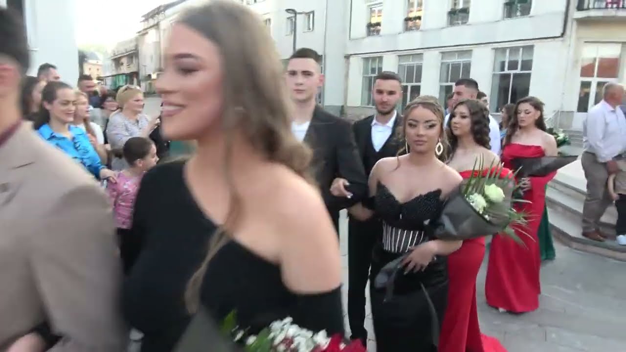 Maturanti Tehnicko-poljoprivredne skole u Sjenici-setnja gradom