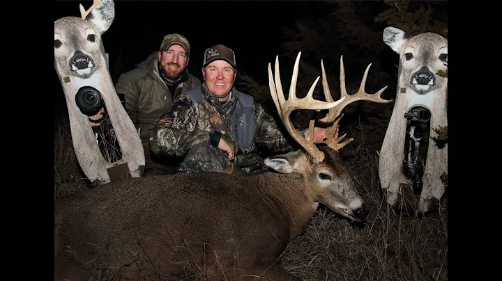 Bowhunting Giant Public-Land Whitetails with Stalk...