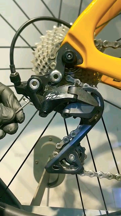 How to adjust the rear derailleur for your bike with the cassette & chain #repair #expert #shorts