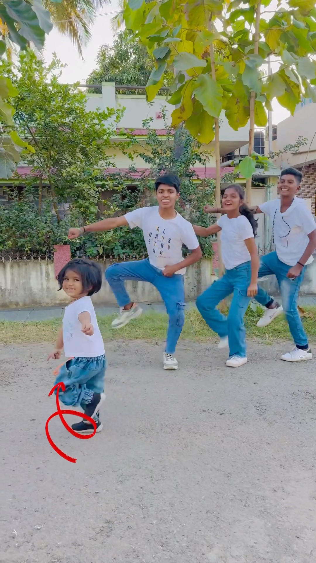 Raanu Bombayiki Raanu ???? @Nishadancingqueen #trending #dance  #telugu #folksong #viralshorts