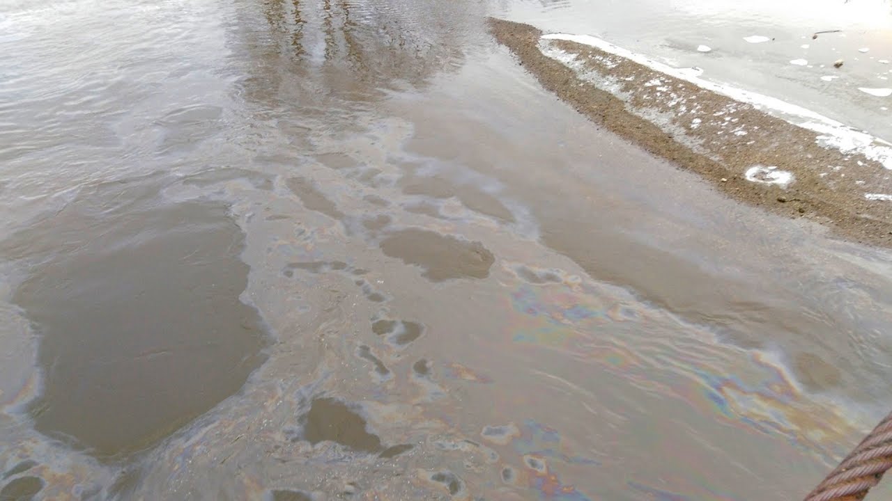 Вода из реки попадает