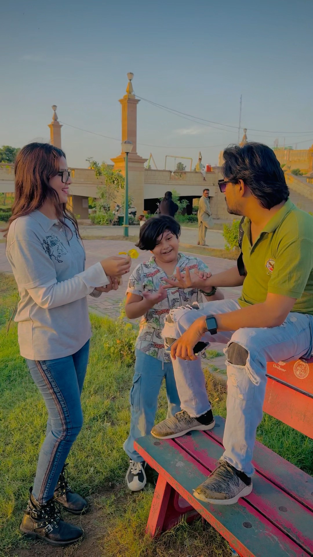 Prank with girl ? || Larki hy random boy ko purpose kr deya ? || #trending #viralvideo