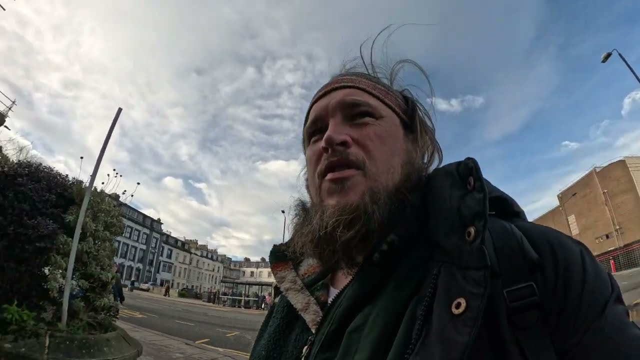 8 Hours on buses and I'm still 160 miles away from LONDON