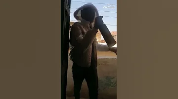 بسند على مخدتي تنزل قوام دمعتي 