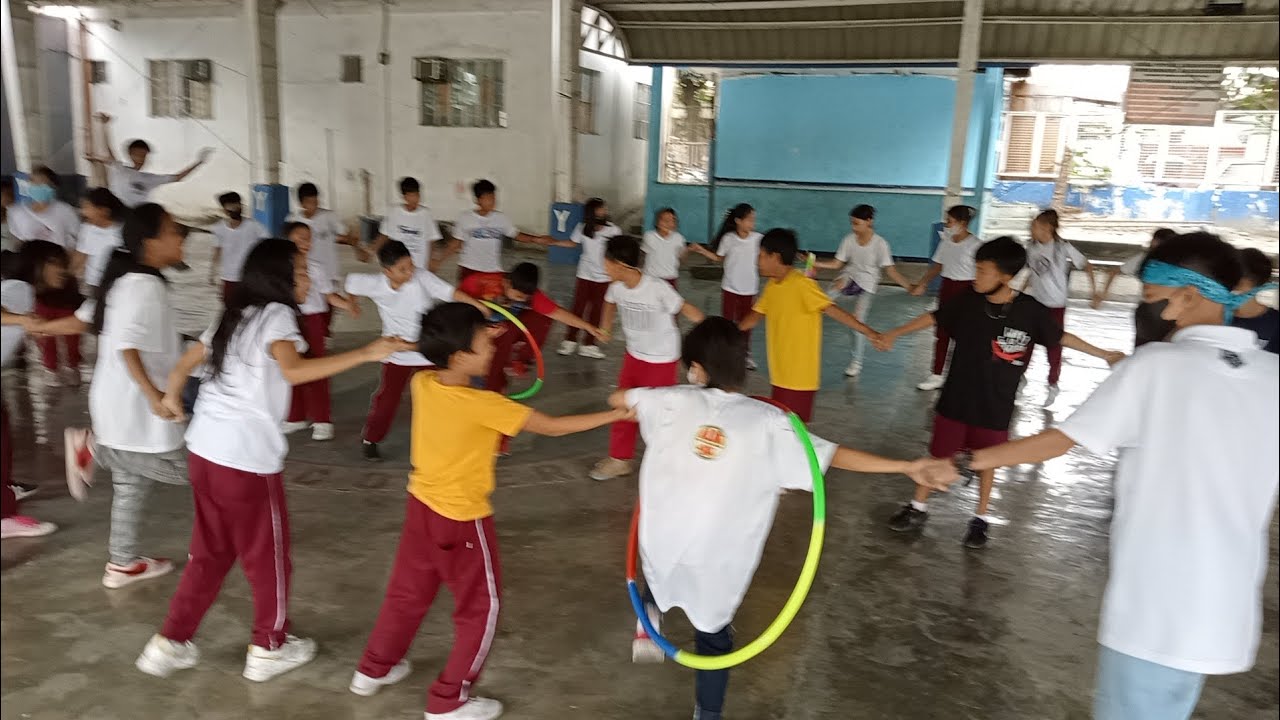 HULAHOOP OVER and UNDER RELAY I Grade 4 P.E. - YouTube