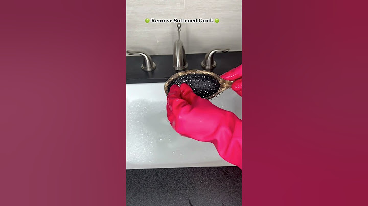 How to clean your hair brush