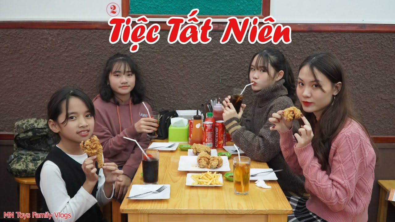 Tiệc Tất Niên - Uống Cô Ca, Ăn Gà 5 Sao - MN Toys Family Vlogs