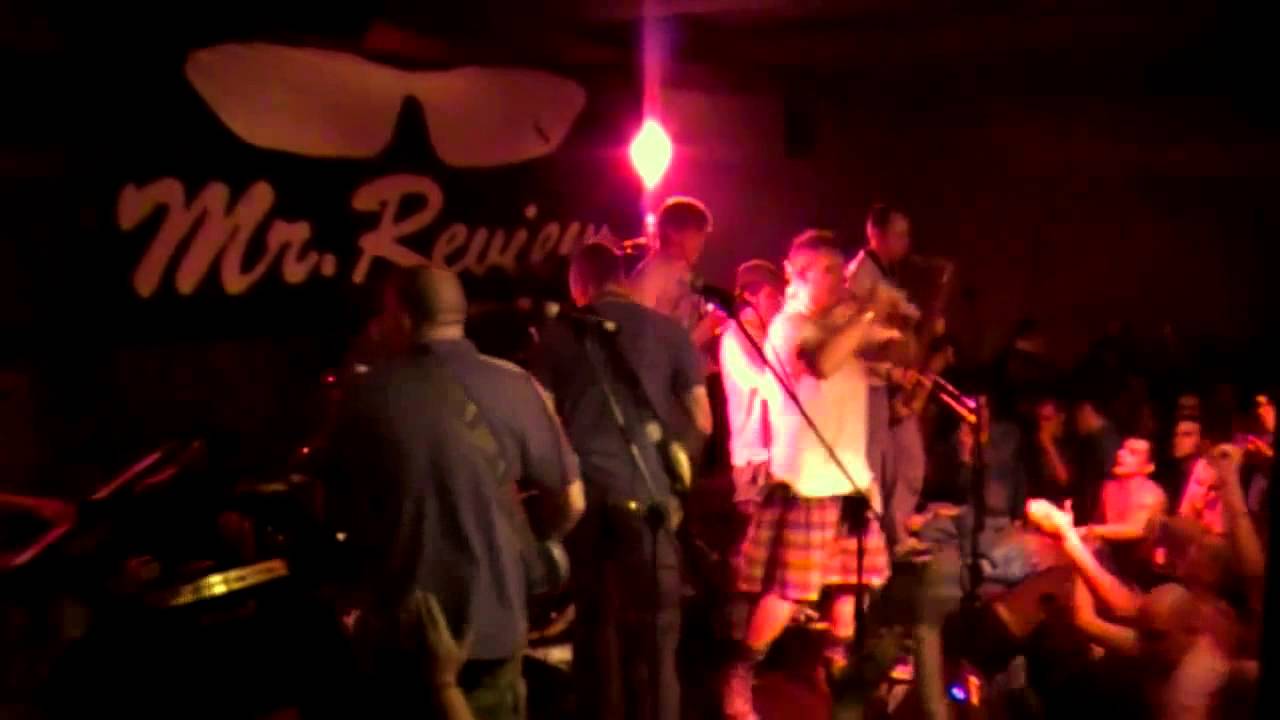 Mr. Review - The street where I'm living