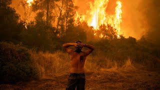 L'île grecque d'Eubée toujours en lutte contre les flammes, accalmie des feux en Turquie