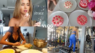 VLOG | chill week at home, making filipino food (lumpia), galentines brunch