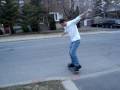 alexandre qui fait du skate et se plante