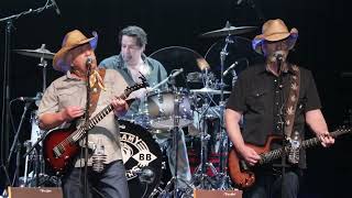 Bellamy Brothers - No Country Music For Old Men - LIVE