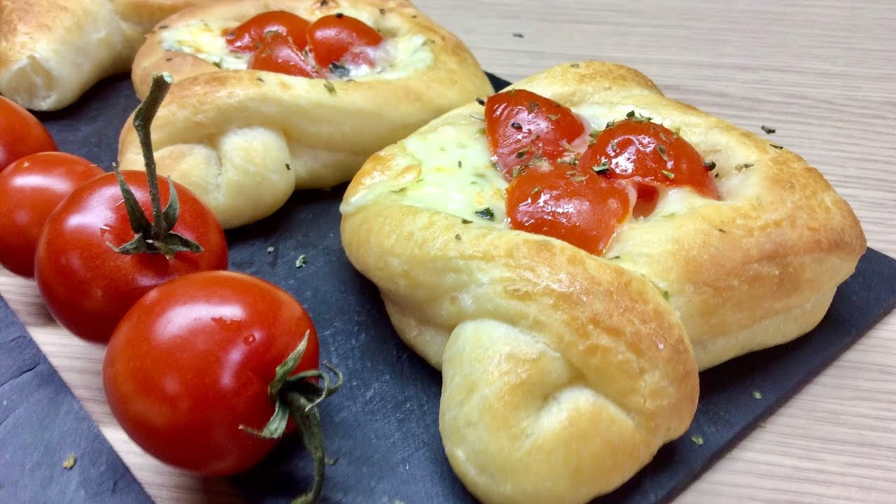 BRIOCHES CAPRESE POMODORO E MOZZARELLA SOFFICISSIME ricetta facile - TUTTI A TAVOLA