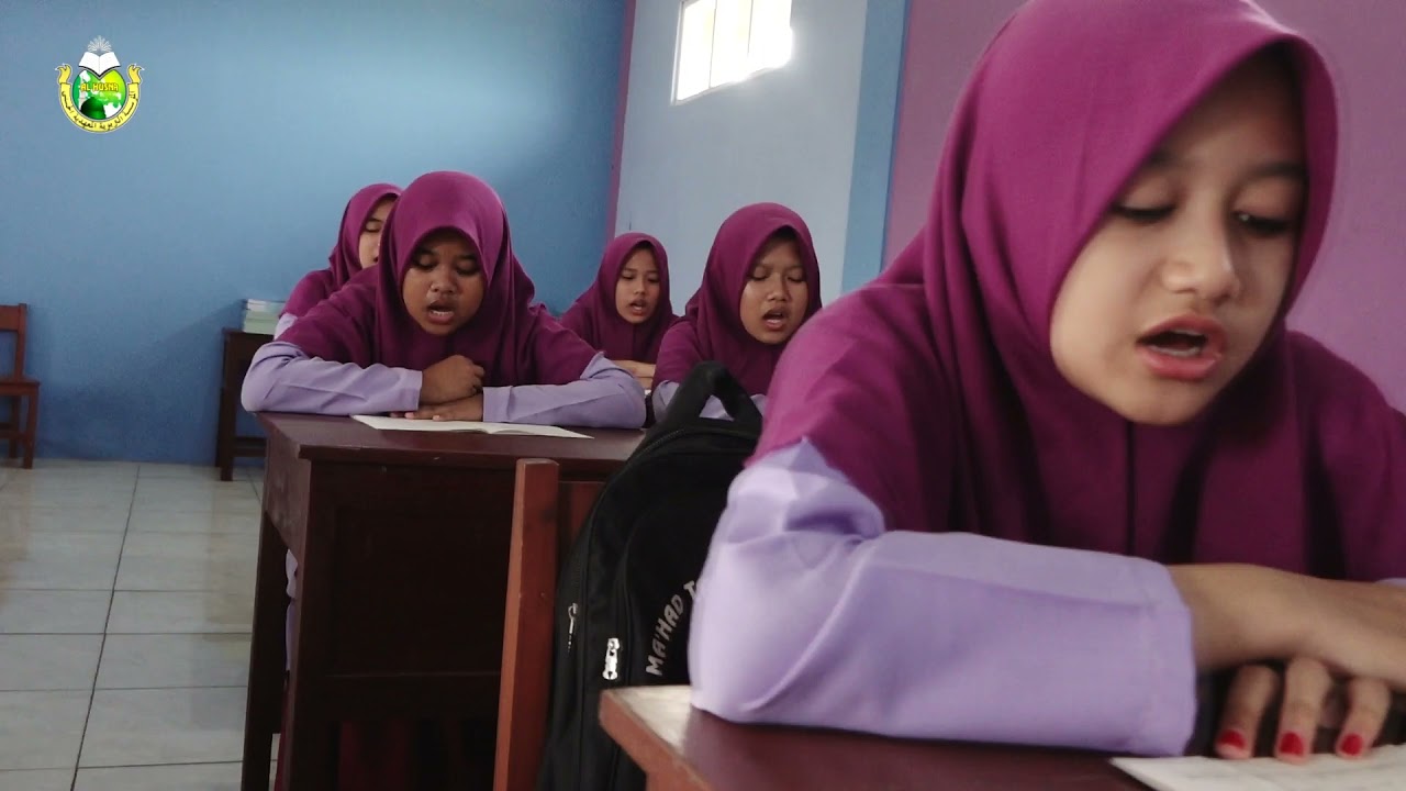 LAARAN MUHAFADLOH AQIDATUL AWAM SANTRI SMP IQ AL HUSNA MAYONG