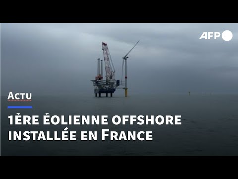 La première éolienne offshore de France dressée au large de Saint-Nazaire | AFP