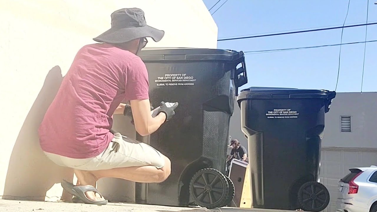 rustoleum painter's touch 2x ultracover paint + primer spray paint trash can labeling