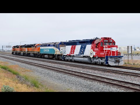Santa Fe Bicentennial 5704 & Coaster 2105 - SCRM Move - YouTube