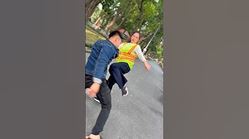 sát thủ gặp cô lao công mạnh mẽ #respect #help #action #hero