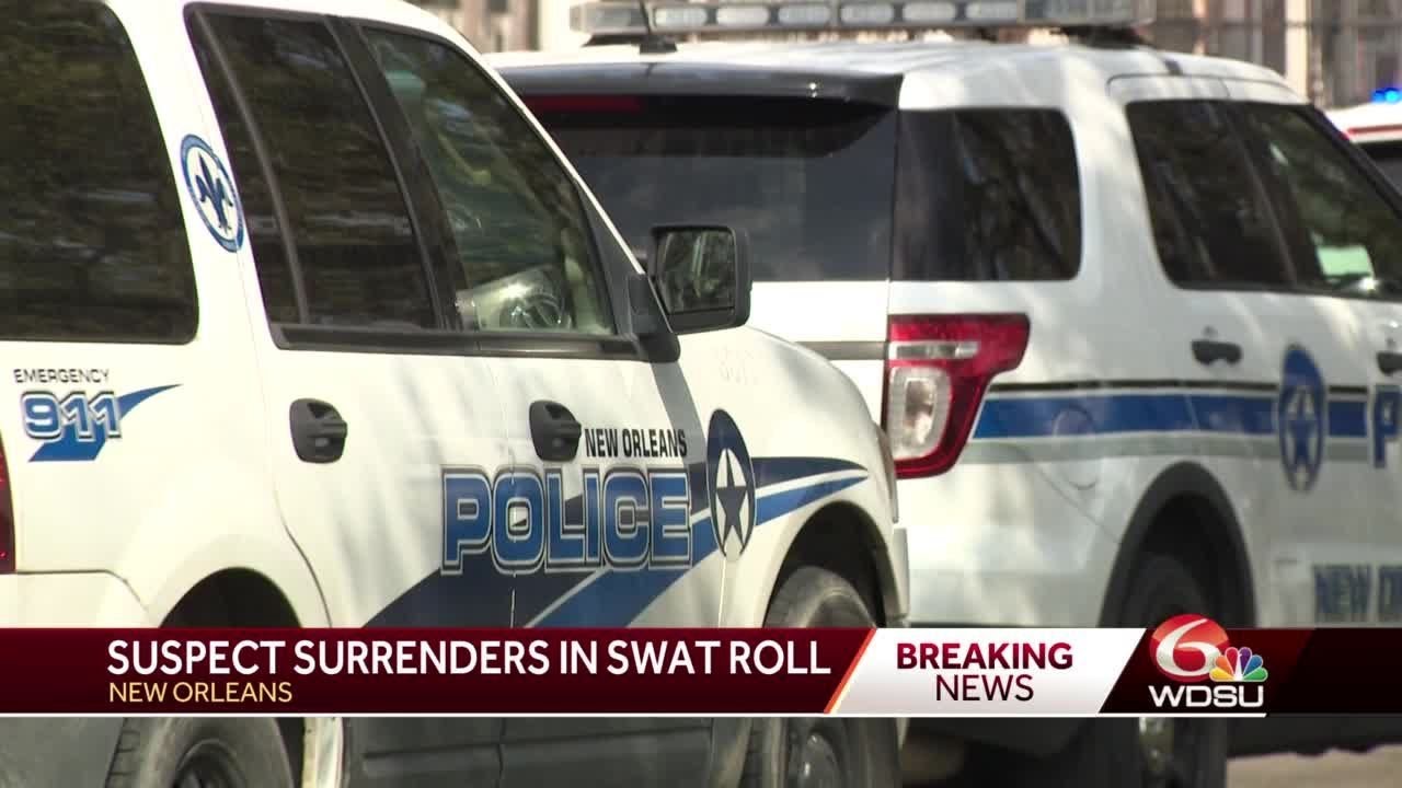 Suspect surrenders in SWAT roll - YouTube