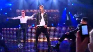 Justin Bieber singing All around the world ft Ludacris (live).