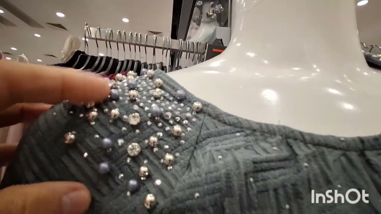 الفيديو الأول من شارع الكعكية 🛍️ مول السعر المنافس  فساتين وبيجامات رائعة 👗🛌 بأسعار مناسبة 💸✨