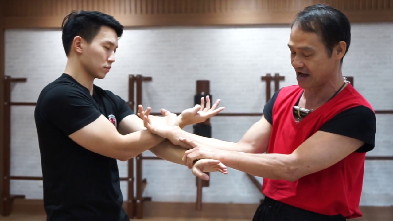 มวยหย่งชุน (詠春) ต้องเกาะมือคู่ต่อสู้เพื่อโจมตีให้ได้ ถึงจะเรียกว่าเป็นมวยหย่งชุน @ Bangkok Wing Chun