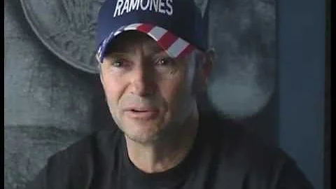 Arturo Vega sees Ramones for 1st time. (raw interv...