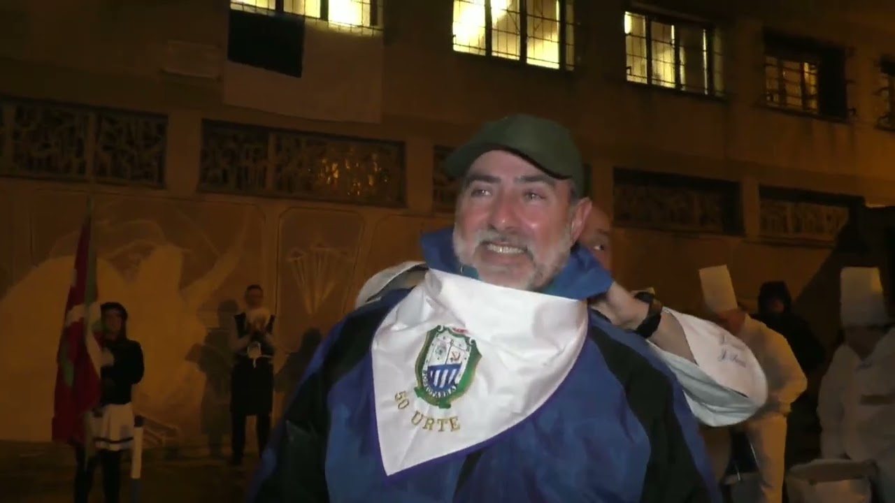 Izada de la bandera en la Sociedad Boskotarrak I Tamborrada 2026 I Altza tv