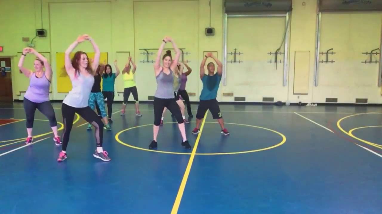 Juicy Wiggle - Zumba Choreography by Jenna Y
