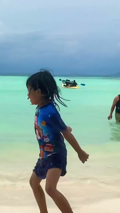 Liburan seru berenang di pantai karimunjawa #yasmin #shorts #liburan #liburankeluarga #karimunjawa