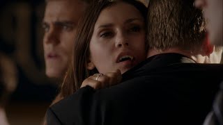 TVD 4x2 - The hunter sets a trap during the memorial and shoots Tyler, Elena feeds on Matt | HD