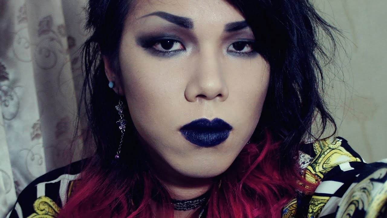 Starlit Blue Moon | black smokey eye with navy blue lips